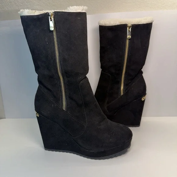 JUICY COUTURE Jckasia Black Suede Faux Fur Lining Mid Calf Wedge Boots Sz 6 - Picture 1 of 9